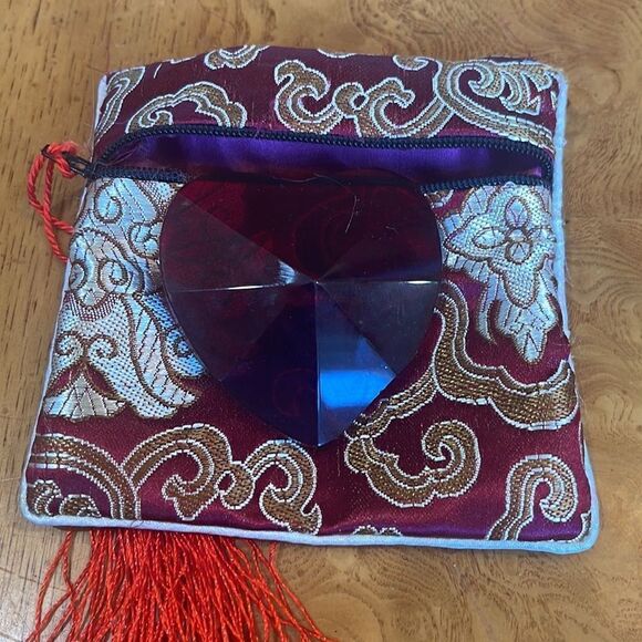 CRYSTAL HEART Faceted Deep Red Paperweight in - Picture 12 of 16